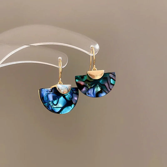 Orecchini Pendenti a Goccia con Conchiglia di Abalone per Donne, Orecchini Pendenti in Resina Colorata Effetto Sfumato, Gioielli per Orecchie a Semicerchio Eleganti K
