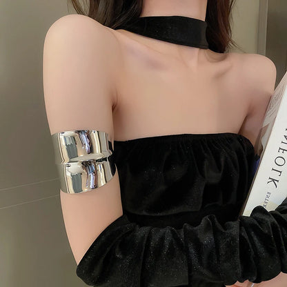 Bracciale in lega geometrica multistrato con anello in metallo per donna Accessori per gioielli da festa di lusso con anello da braccio stile esagerato e fresco