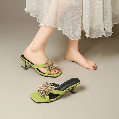 Damen-Sommersandalen 2026 Neue High-End-Outdoor-Trend-Strass-Sandalen mit klobigem Absatz