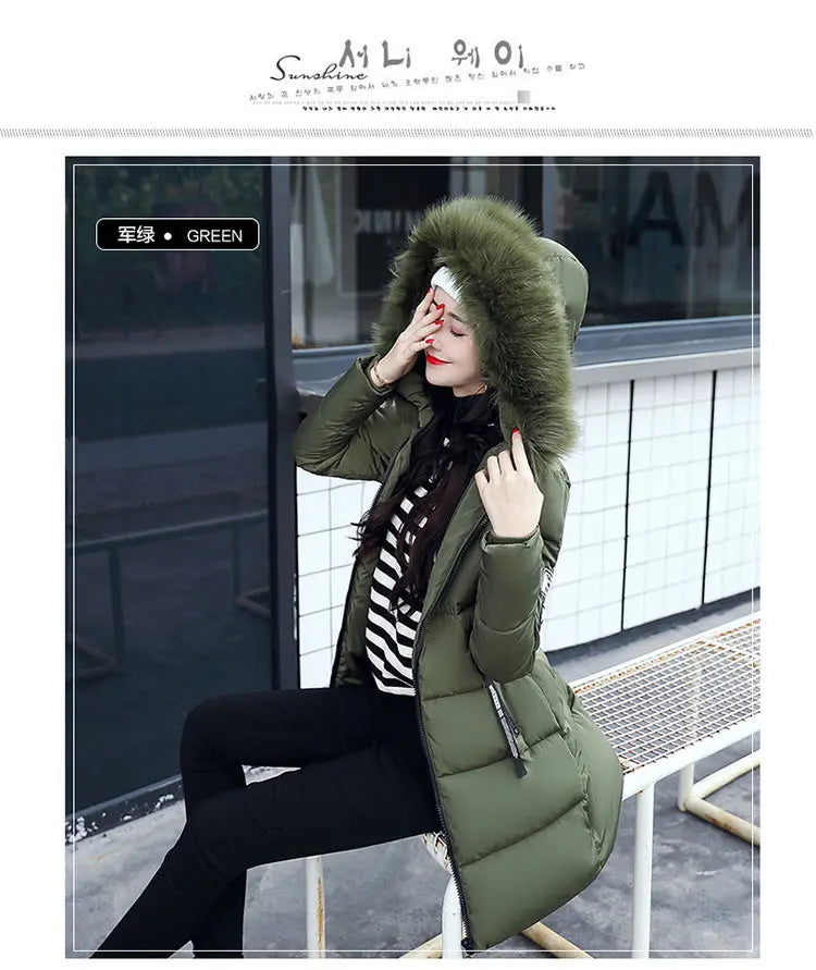 Parka Invernale da Donna con Cappuccio e Collo in Pelliccia, Giacca Lunga Elegante con Zip e Patch con Lettere, Calda e Spessa, Capospalla Femminile per la Neve