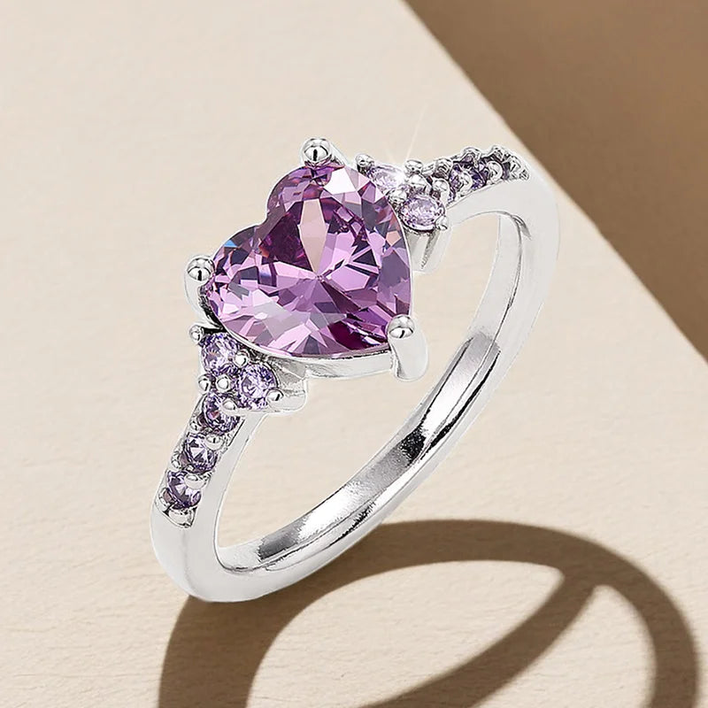 Huitan Anelli con zirconi a forma di cuore viola per le donne Accessori unici per fidanzamento di nozze Fancy Lady Gift Gioielli romantici alla moda
