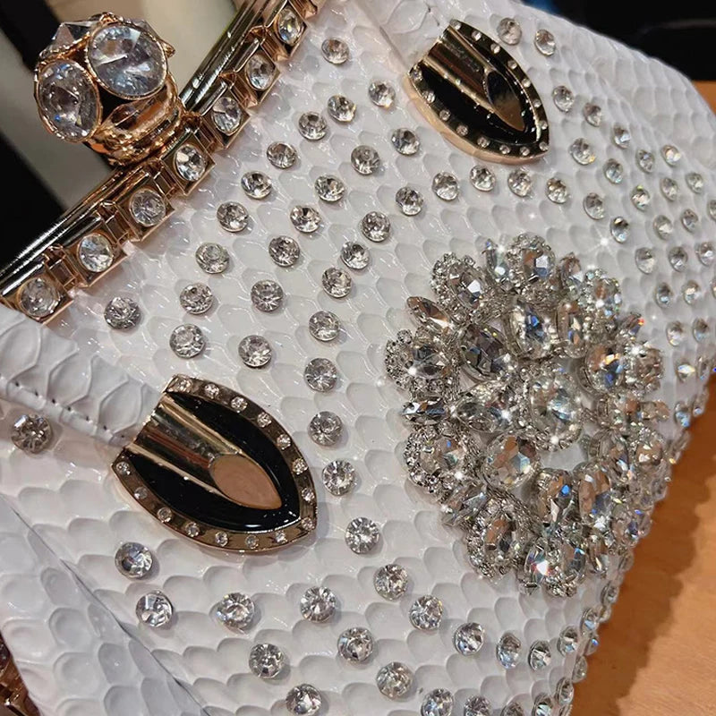Borsa a tracolla di alta qualità da donna estate 2024 nuova borsa a tracolla di nicchia con texture esplosiva borsa di grande capacità tempestata di diamanti