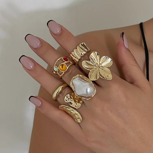 Ingemark 2025 Anello barocco con perla imitazione per donna Anelli aperti eleganti con accessori esagerati per gioielli con design floreale in metallo