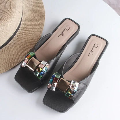 Claques d'été une pièce, nouvelles sandales de plage tendance à strass de couleur unie, chaussures plates décontractées pour femmes