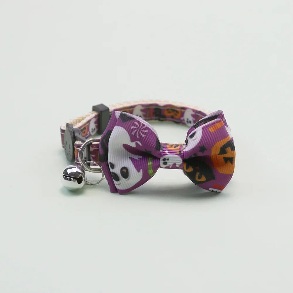 Collana per cuccioli di gattino Cintura con fibbia di sicurezza regolabile Papillon per chihuahua Forniture per animali Collare per gatti Happy Halloween con fiocco a campana