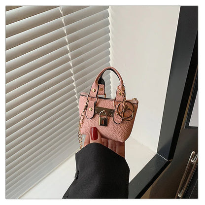 Borsa quadrata piccola da ragazza a tracolla per l'estate 2025, i nuovi bambini classici che portano una borsa a tracolla monospalla. portachiavi portafoglio