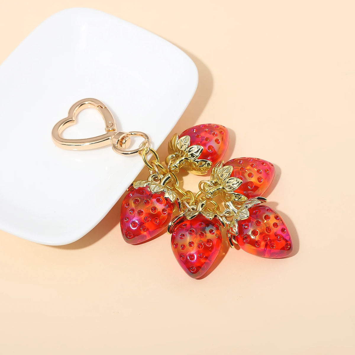 Simpatico portachiavi con ciondolo a forma di borsa con fragola, cuore Kawaii, fiore, margherita, portachiavi per donne, ragazze, borsa, ciondolo, accessori regalo