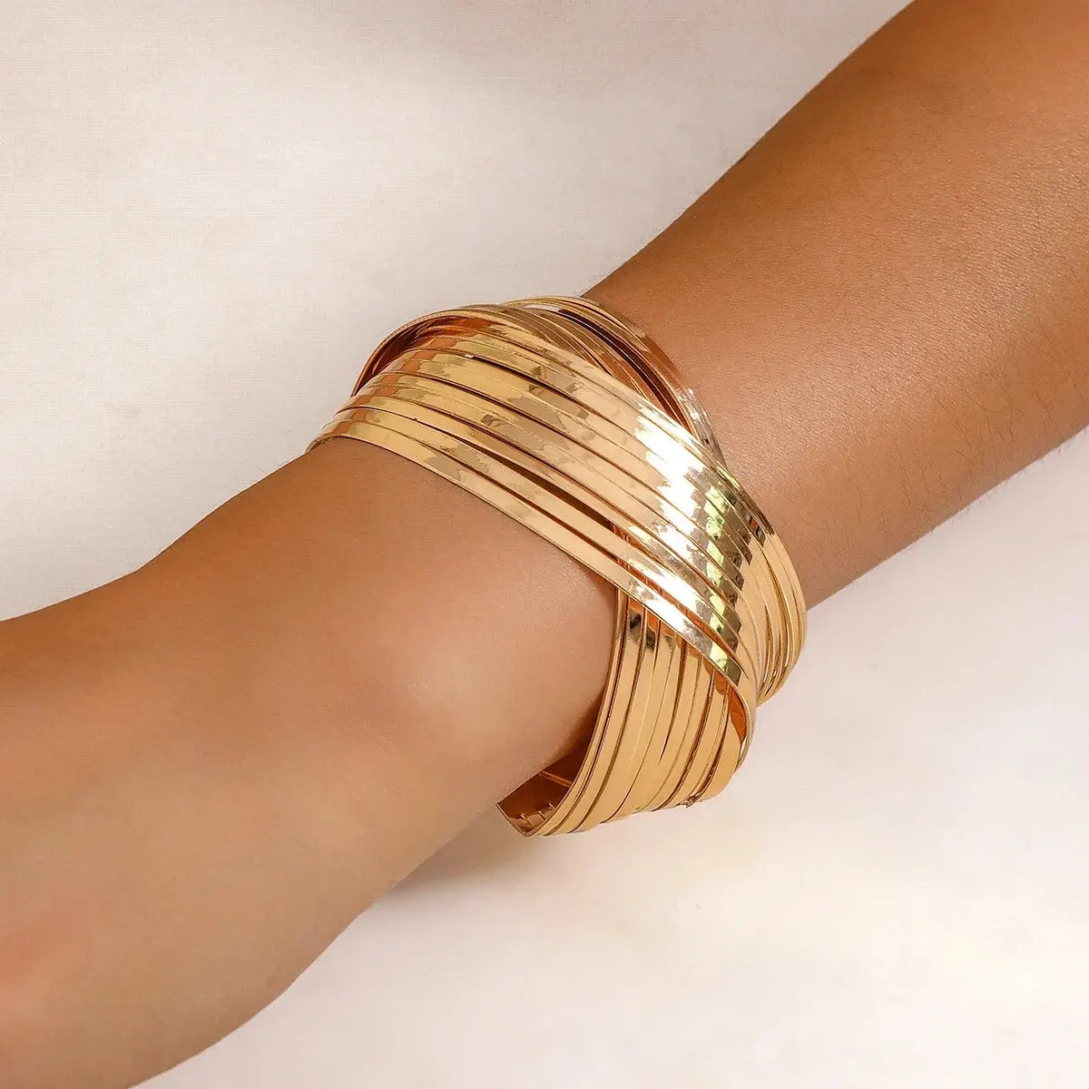 Bracciale largo con croce geometrica vintage per donna Braccialetti con braccio grande aperto color oro grosso Regali di gioielli per feste di nozze da donna