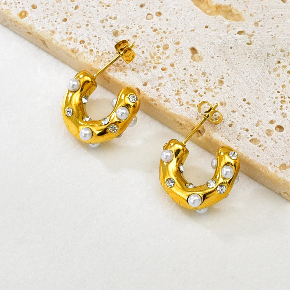 Orecchini a bottone in acciaio inossidabile E108 con perle di zircone colorate con motivi irregolari Orecchini alla moda a forma di C per donna