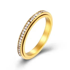 Anello minimalista con cuore d'amore in acciaio inossidabile per donna Anelli con zirconi intarsiati Gioielli di moda romantici impermeabili color oro