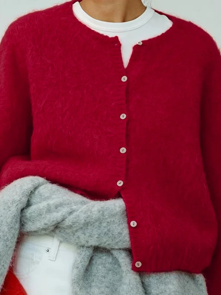 Cardigan in maglia pelosa Tossy a maniche lunghe con bottoni frontali, corto, in mohair, casual, morbido al tatto, a tinta unita, per donna, inverno 2026.