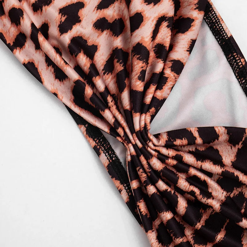 Completo Sexy Due Pezzi con Stampa Leopardata, Top Corto Senza Maniche e Pantaloni Aderenti a Metà Polpaccio, Outfit Estivo 2026 per Donna, Abbigliamento Streetwear Femminile