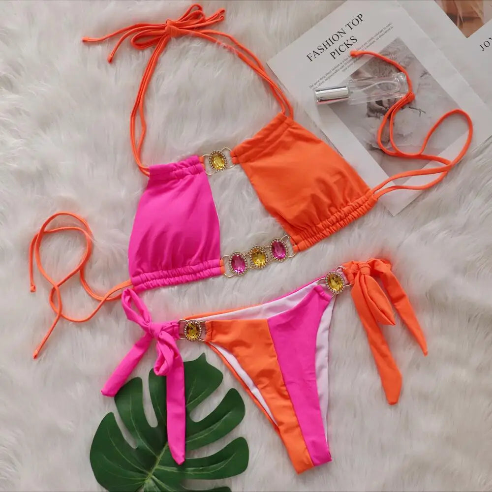 2026 Bikini da donna a due pezzi con scollo all'americana e inserti di diamanti, modello intagliato, costume da bagno da spiaggia