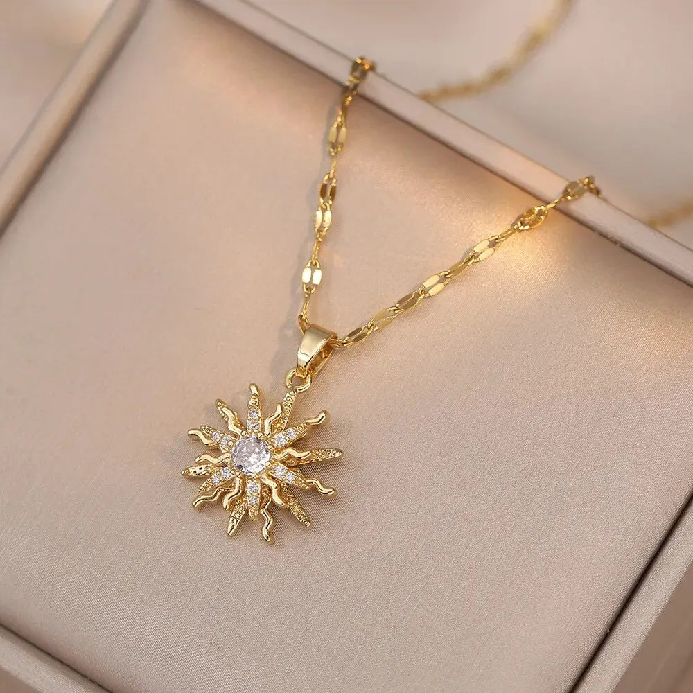Collana con ciondolo fiore zircone rotante di lusso leggero per le donne Collane a catena ad alto senso di qualità color oro Regali di gioielli per feste