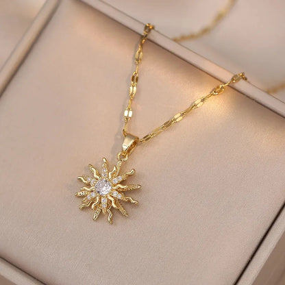 Collana con ciondolo fiore zircone rotante di lusso leggero per le donne Collane a catena ad alto senso di qualità color oro Regali di gioielli per feste