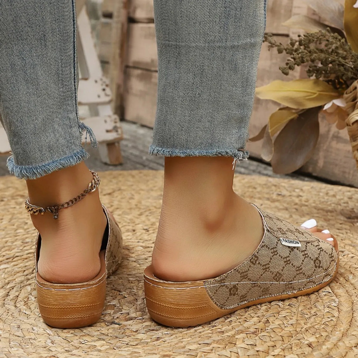 Sandales compensées d'été pour femmes 2026, style simple et tendance, imprimées, semelle épaisse, talon moyen léger, chaussures de plage décontractées