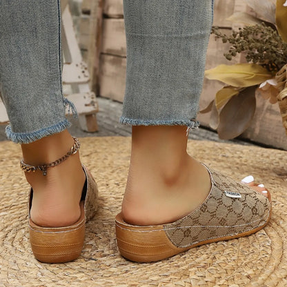Sandales compensées d'été pour femmes 2026, style simple et tendance, imprimées, semelle épaisse, talon moyen léger, chaussures de plage décontractées