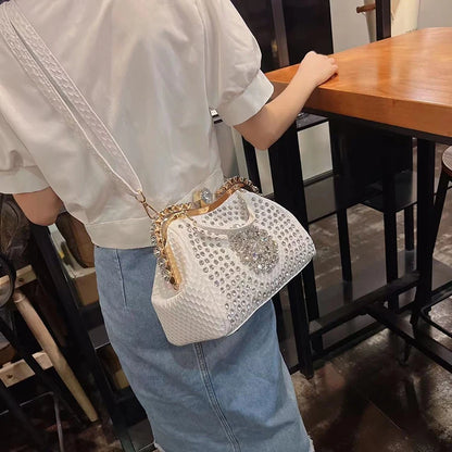 Borsa a tracolla di alta qualità da donna estate 2024 nuova borsa a tracolla di nicchia con texture esplosiva borsa di grande capacità tempestata di diamanti
