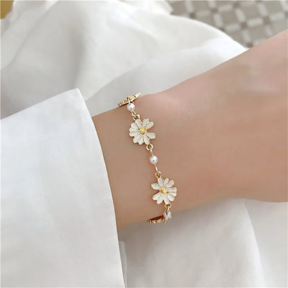 Bracciale con fiori margherita dolce Personalità della moda Bracciale con ciondoli con fiori estetici minimalisti per le donne Regalo di gioielli per feste di nozze