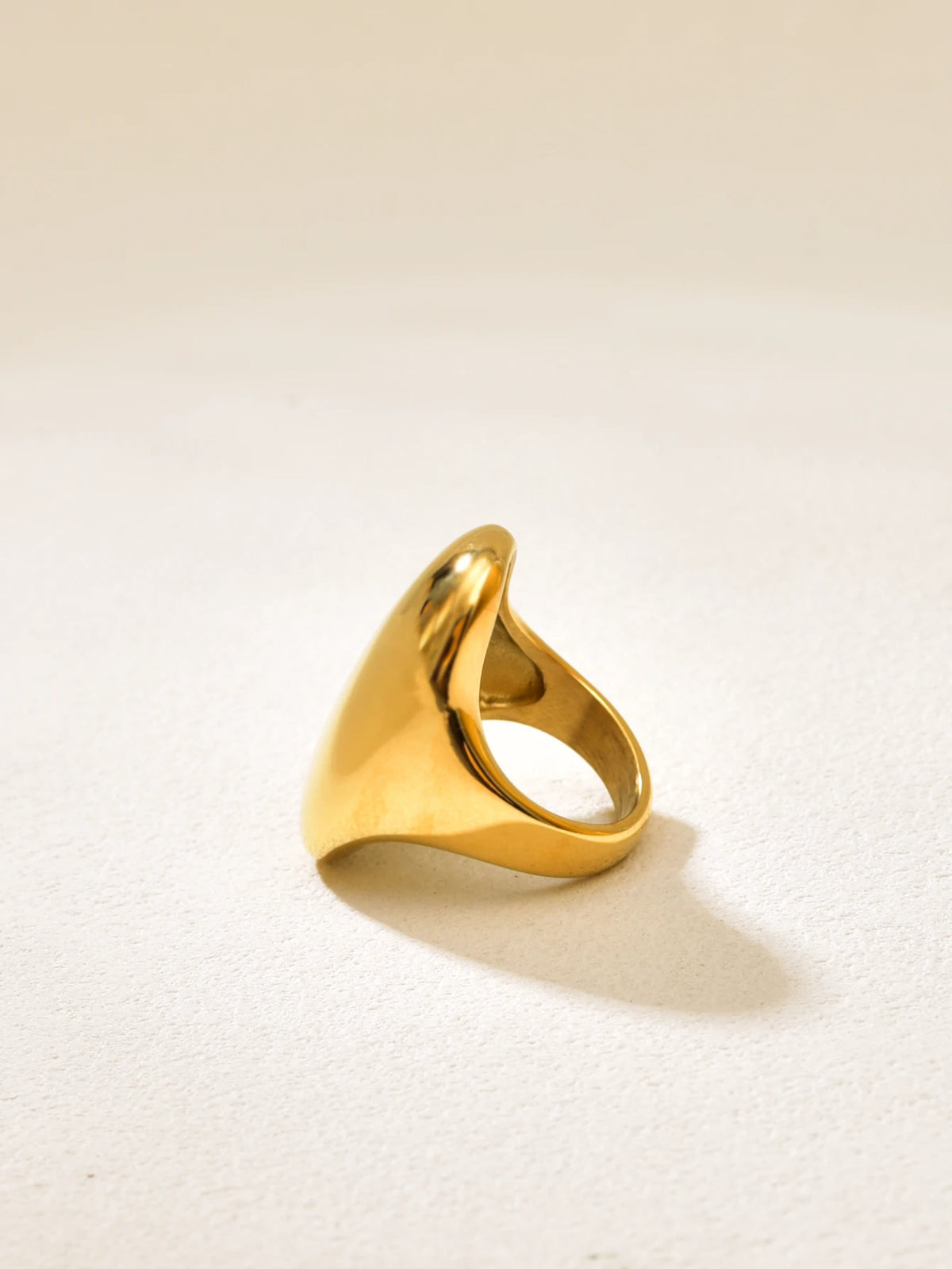 J145Ovale transfrontaliera in acciaio inossidabile con superficie fredda ed elegante, anello di alta qualità, esagerato e alla moda per le donne