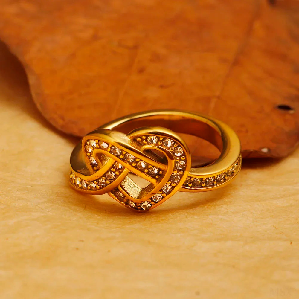 Anello minimalista con cuore d'amore in acciaio inossidabile per donna Anelli con zirconi intarsiati Gioielli di moda romantici impermeabili color oro