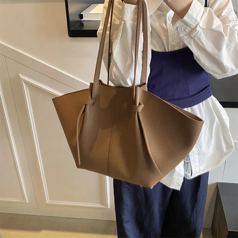 Estate nuova borsa tote di grande capacità moda alla moda modello litchi tinta unita trama semplice borsa monospalla sotto le ascelle