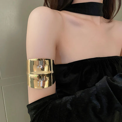 Bracciale in lega geometrica multistrato con anello in metallo per donna Accessori per gioielli da festa di lusso con anello da braccio stile esagerato e fresco