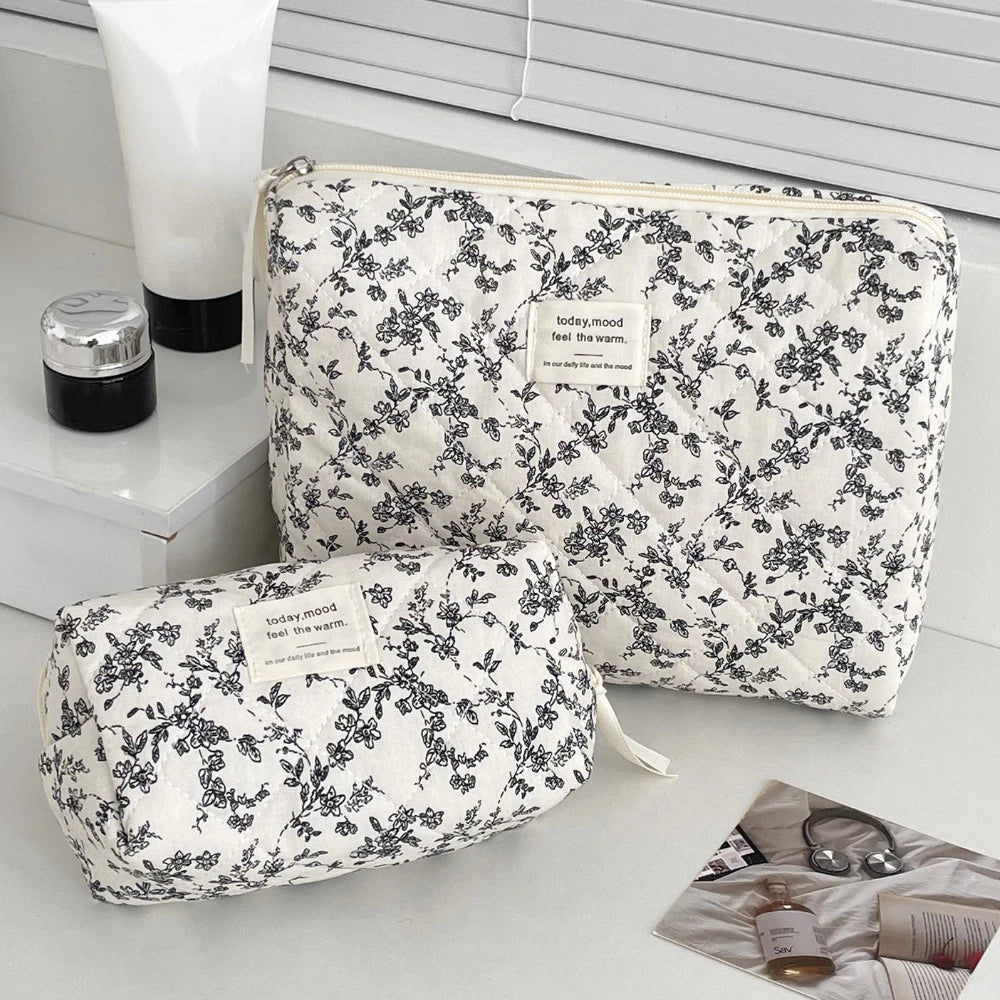 Fashion Ins Black Flower Borse trapuntate da donna Borsa da viaggio Organizer Custodia per trucco cosmetico Borsa tote portatile con cerniera