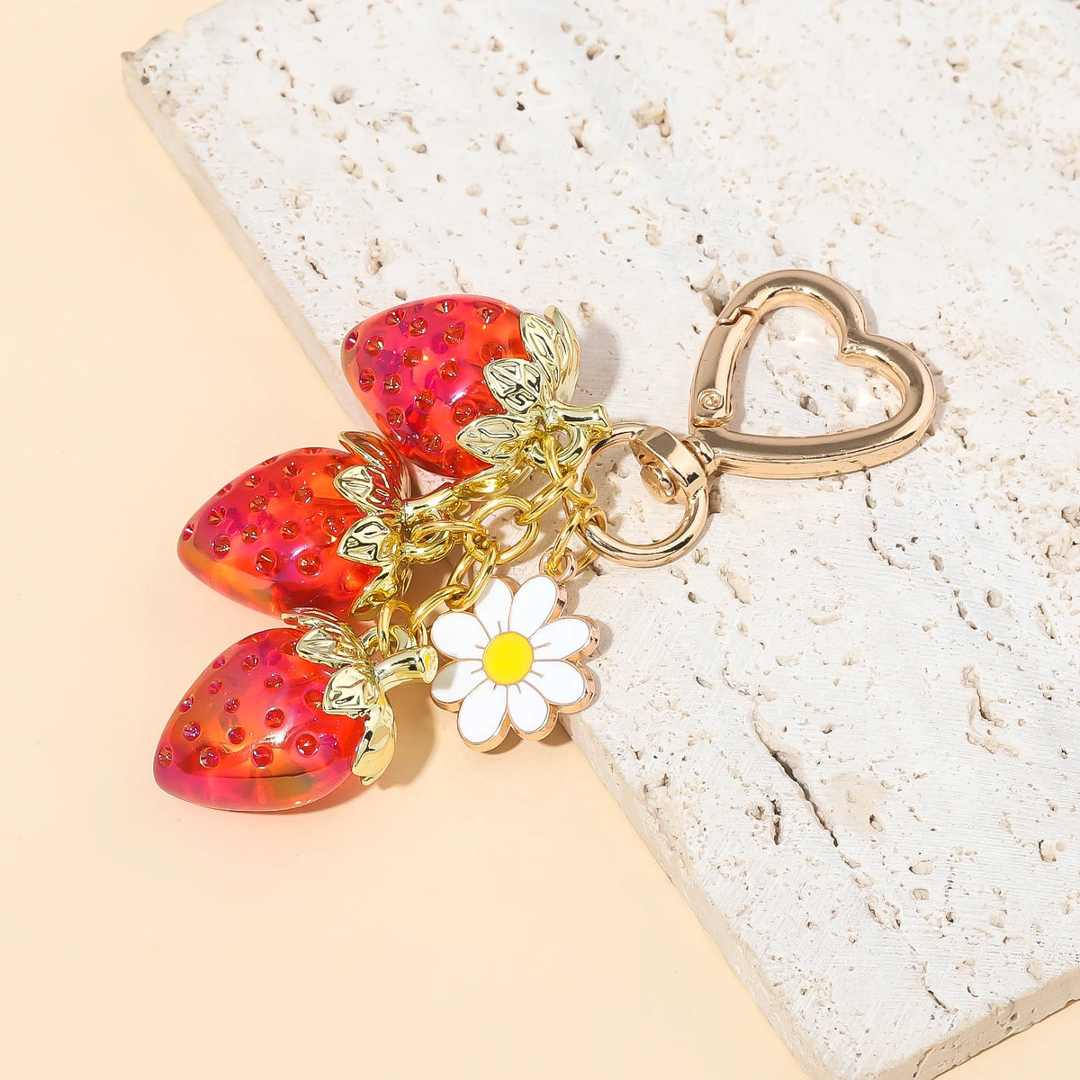 Simpatico portachiavi con ciondolo a forma di borsa con fragola, cuore Kawaii, fiore, margherita, portachiavi per donne, ragazze, borsa, ciondolo, accessori regalo