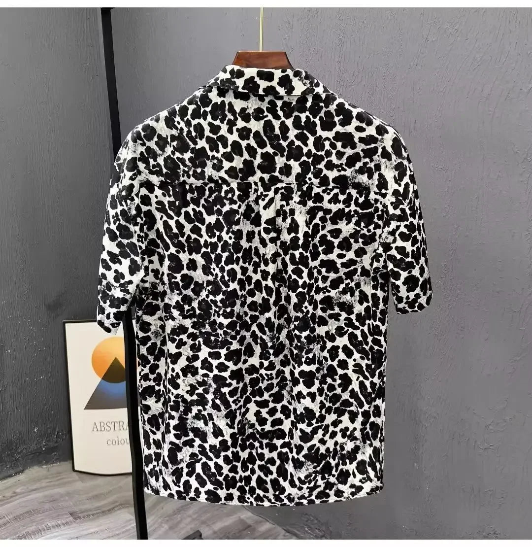 Camicia a maniche corte con stampa leopardata Design da uomo di nicchia Moda Versatile Casual Estate Stile sottile 2025 Nuovo top alla moda