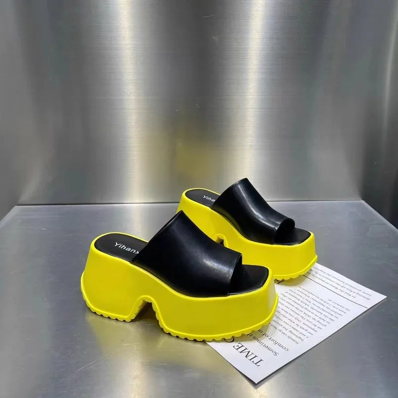Pantoufles d'été pour femmes, sandales à plateforme tendance, pantoufles décontractées en cuir de luxe, pantoufles à talons hauts pour femmes, sandales à bout ouvert