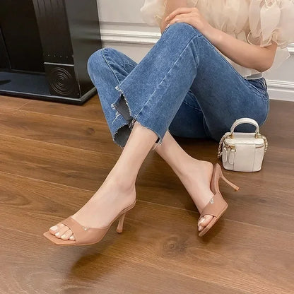 Sandales d'Été pour Femme 2026 : Claquettes Élégantes à Bout Carré, Talons Hauts de Luxe, Sexy et Décontractées pour Cérémonies et Bal de Promo