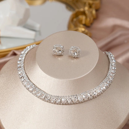 Damen-Strass-Halskette und Ohrringe, modisches Schmuckset, trendige Accessoires für Party und Alltag
