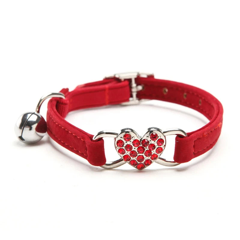 Collare per gatti a forma di cuore con campanello, elastico e regolabile, in morbido velluto con cristalli, per gattini e cuccioli, accessori per animali domestici