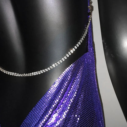 AKYZO Mini abito patchwork con paillettes dorate sexy Donna senza maniche Taglio basso Catene di metallo Halter Slim Abiti da festa da discoteca affascinanti
