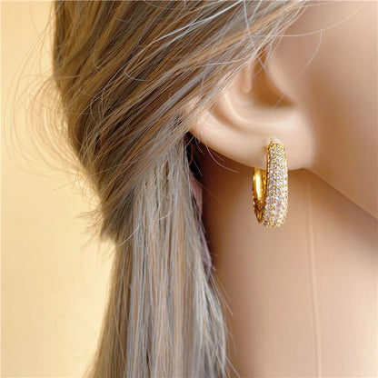 Huitan Orecchini a cerchio color oro cavo per le donne Pavimentati Abbaglianti CZ Pietra Orecchini a cerchio femminili alla moda di lusso Gioielli di dichiarazione