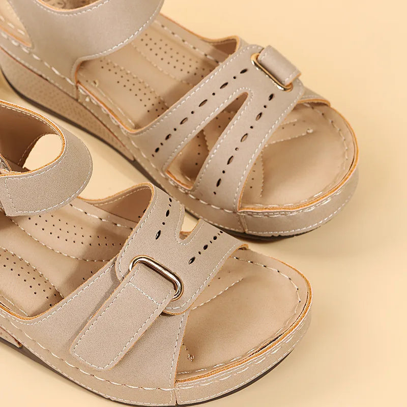 Sandali con zeppa estivi per donna 2025 Scarpe da spiaggia antiscivolo di nuova moda Donna Sandali con plateau casual leggeri Mujer Plus Size