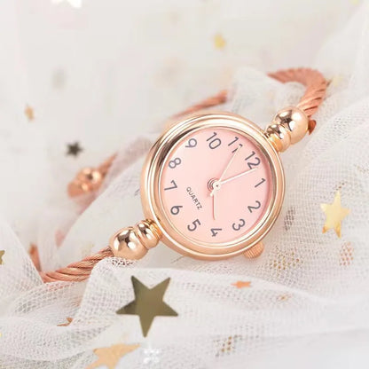 Orologio da polso da donna Orologio da donna con piccolo braccialetto in oro Orologio da polso da donna al quarzo retrò in acciaio inossidabile Orologio da polso