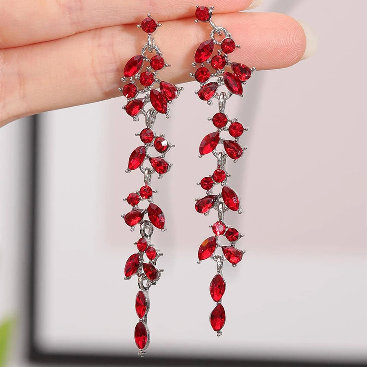 2 orecchini a forma di foglia di diamante con nappa lunga alla moda e di fascia alta per accessori per abiti da banchetto da donna