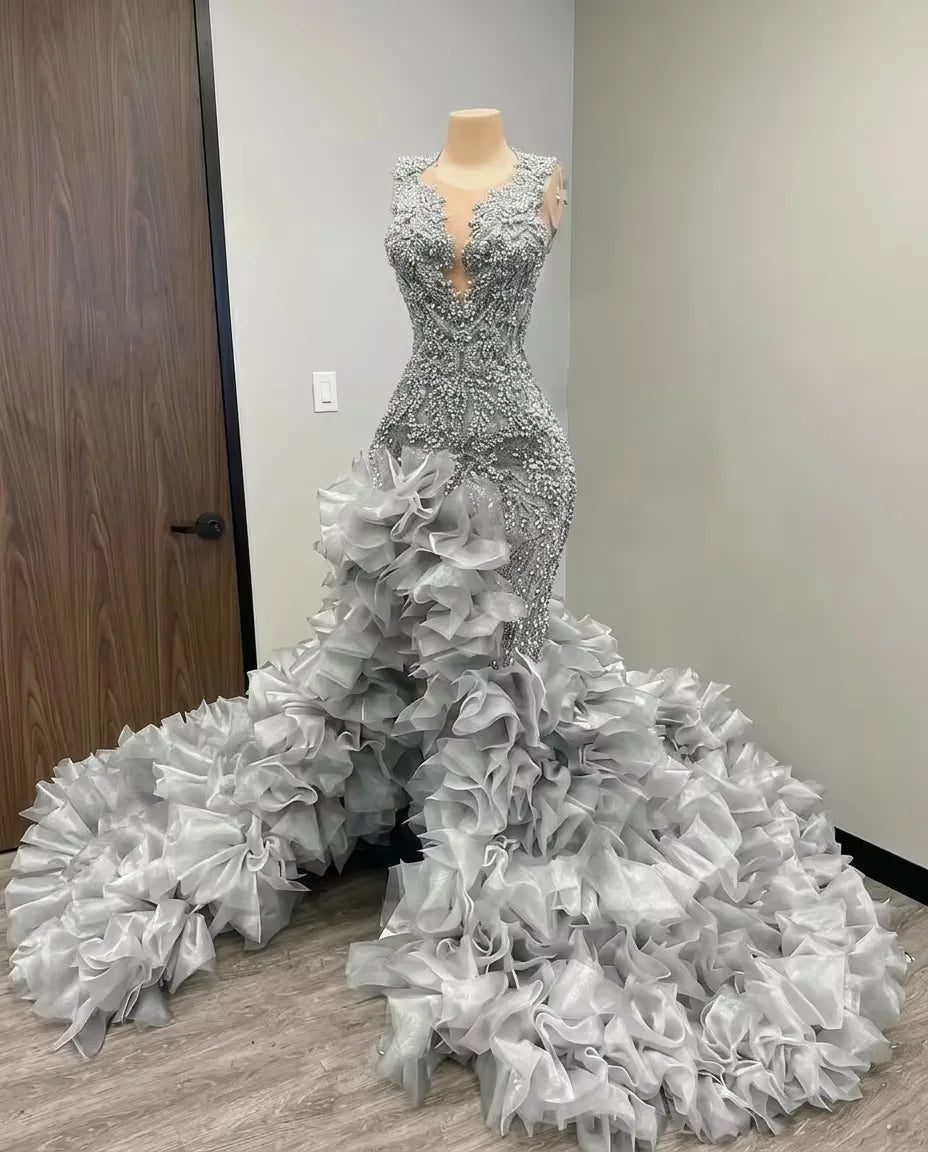 Nuovo arrivo 2026 diamanti rossi abiti da ballo perline scintillanti abiti di paillettes per ragazze nere volant abiti da sposa di gala personalizzati