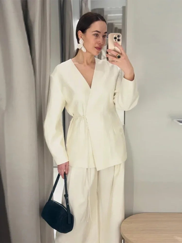 Completo Elegante da Donna: Top a Maniche Lunghe con Scollo a V e Pizzo, Pantaloni a Gamba Larga, Completo Femminile in Raso Tinta Unita Primavera Estate 2026