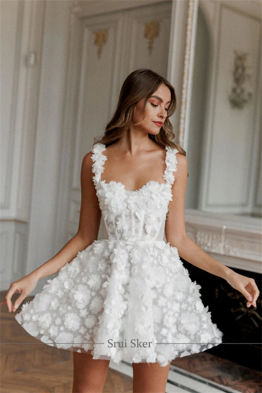 Mini abito da sposa corto splendido con spalline squisite in pizzo 3D personalizzato per uno stile unico e alla moda