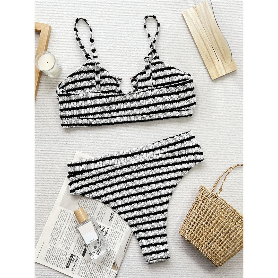 Nuovo costume da bagno femminile ritagliato a righe bianche nere Bikini a vita alta Costumi da bagno donna Costume da bagno bikini a due pezzi Costume da bagno V5831