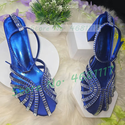 Sandali in raso con tacco medio a gabbia di cristallo da donna Scarpe femminili di lusso in pelle metallizzata Scarpe da sera estive con cinturino alla caviglia da donna