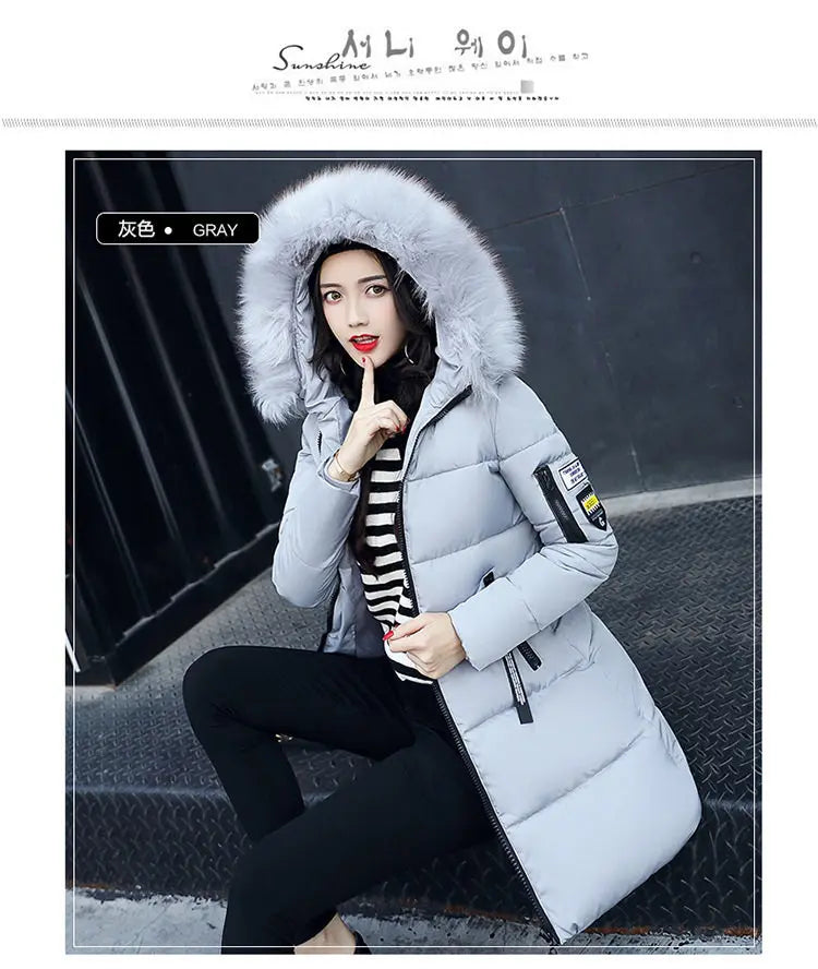 Parka Invernale da Donna con Cappuccio e Collo in Pelliccia, Giacca Lunga Elegante con Zip e Patch con Lettere, Calda e Spessa, Capospalla Femminile per la Neve