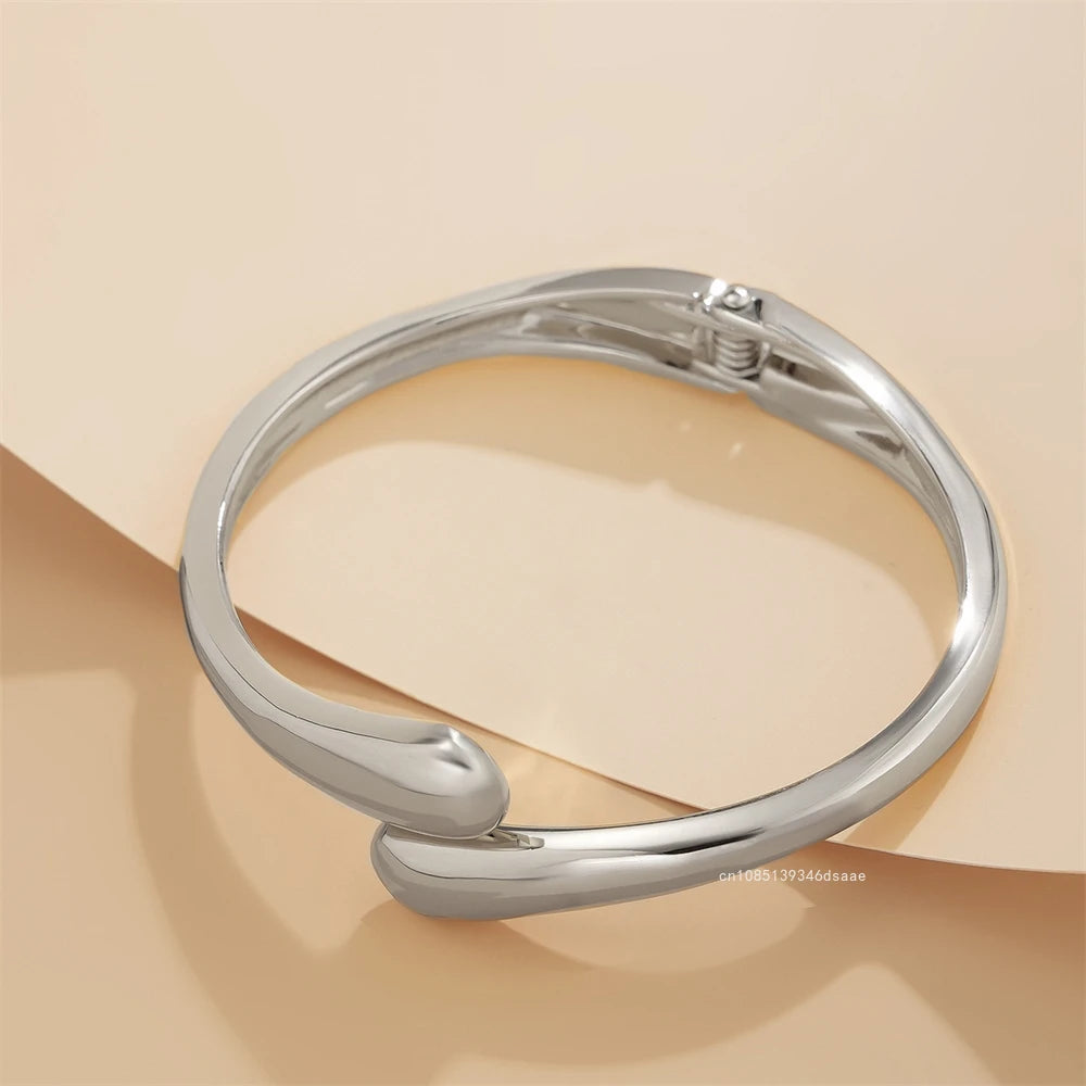 Ampio anello rigido in metallo per donna Colore oro e argento Chunky Waterdrop Polsino da polso aperto Spessore braccialetto intrecciato irregolare Gioielli