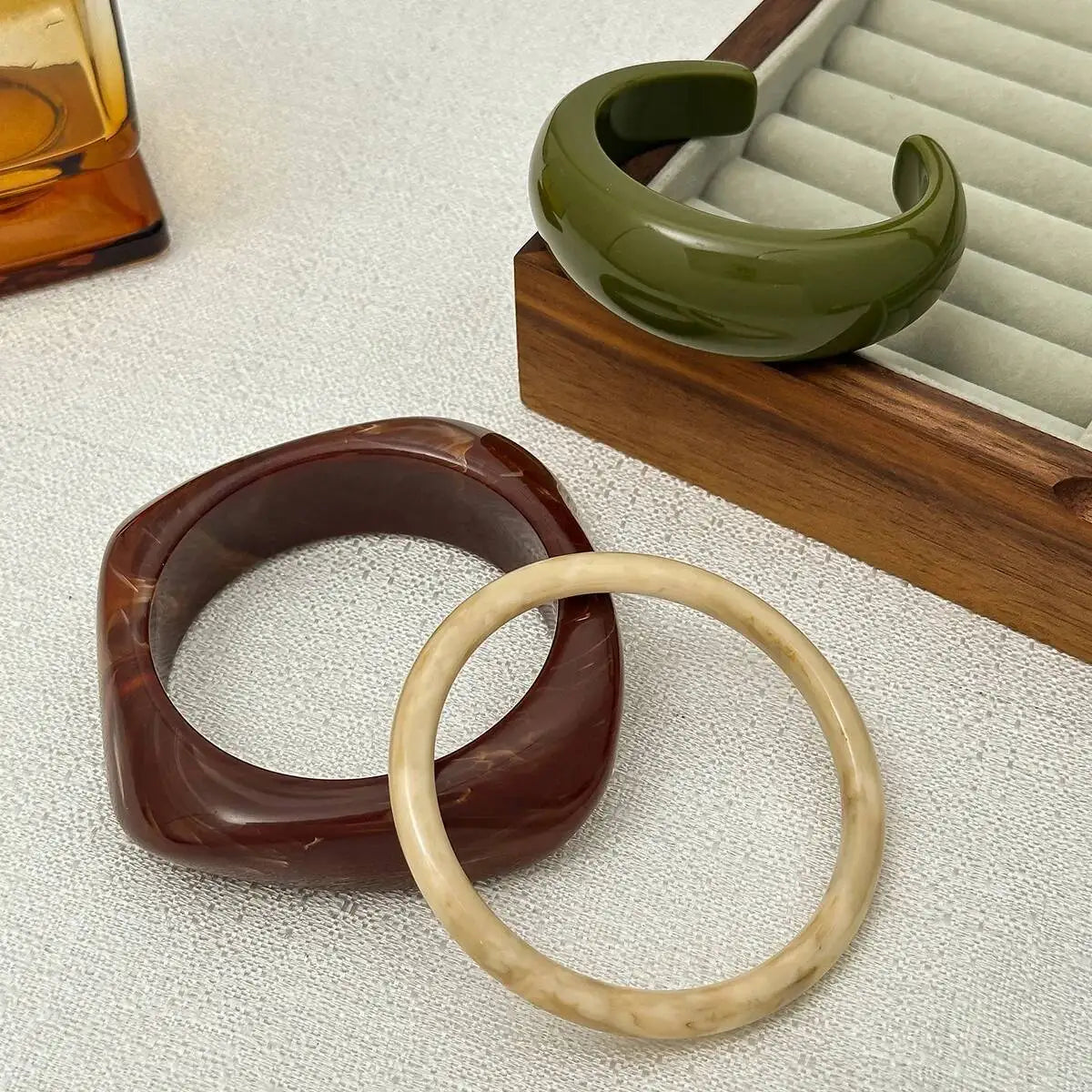 Ingemark 3 Stili Boho Braccialetti rotondi impilati in resina per le donne Braccialetti larghi etnici geometrici Accessori per gioielli a mano