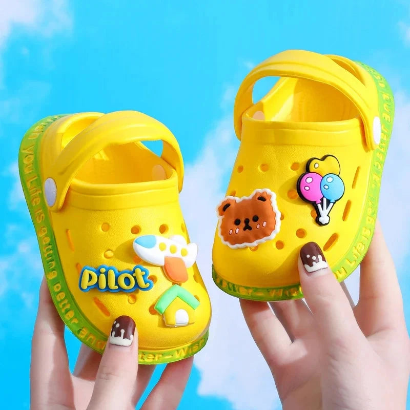 Sommersandalen für Mädchen, Kleinkinder, Jungen, Cartoon-Kindersandalen, flache Absätze, weiche, feste Cartoon-Hausschuhe, Garten-Schuhe für Kinder