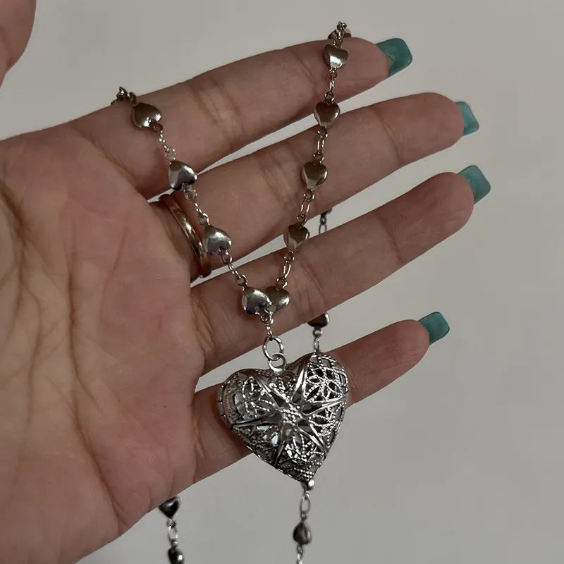 Ciondolo con medaglione a forma di cuore romantico apribile Collana con ciondolo con cornice per foto in acciaio inossidabile color argento femminile per regalo di gioielli da donna