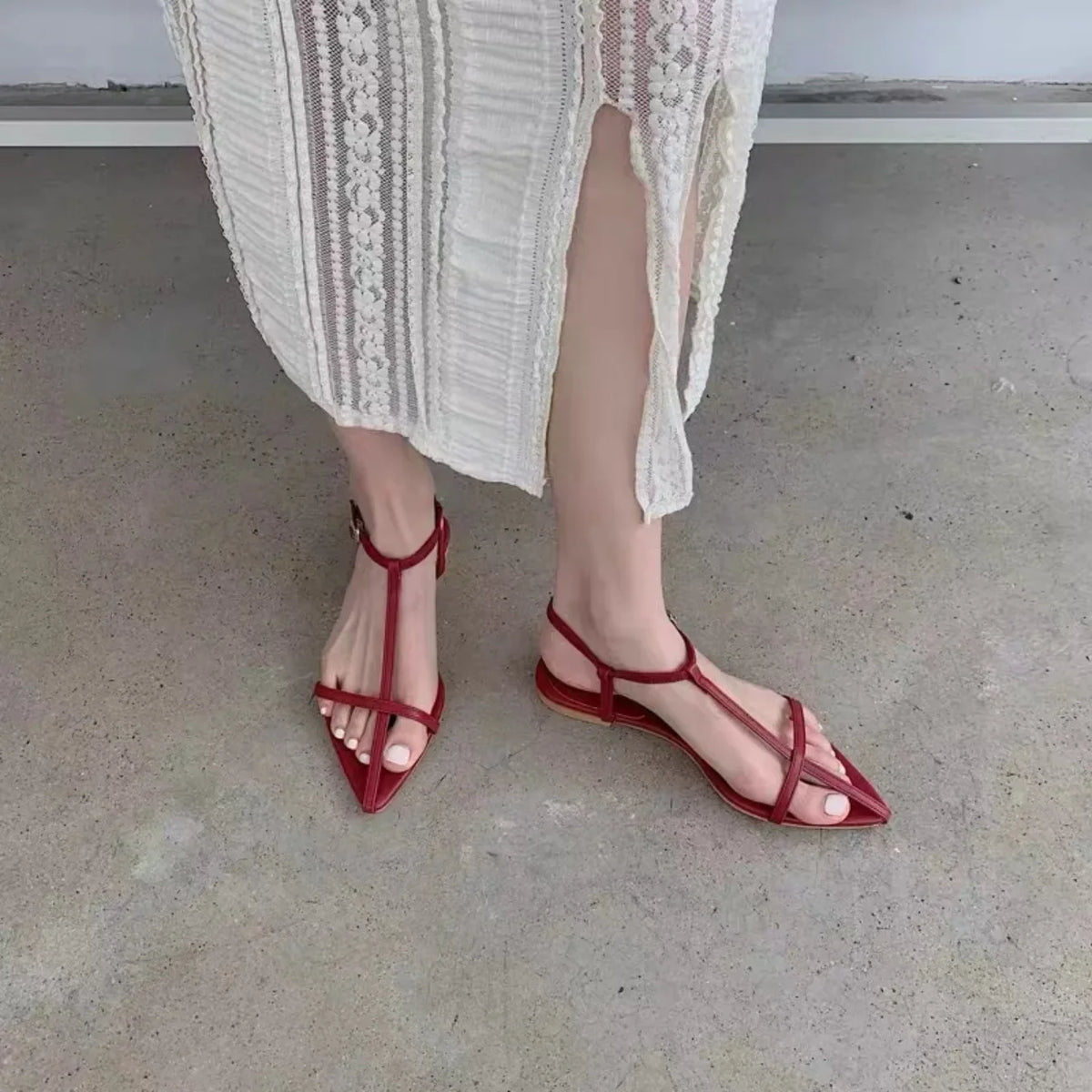 Sandali da donna 2025 Estate Nuova moda Sandali infradito Design alla moda sexy Comodi sandali con tacco basso per le donne Zapatos Mujer